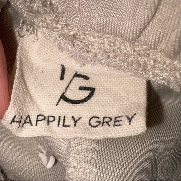 2-Piece Matching Cream Sweatshirt and Sweatshort Set - Picture 7 of 11